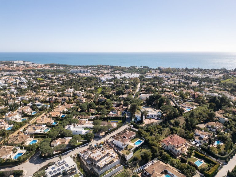 Villa for Sale in El Paraiso, Malaga 23