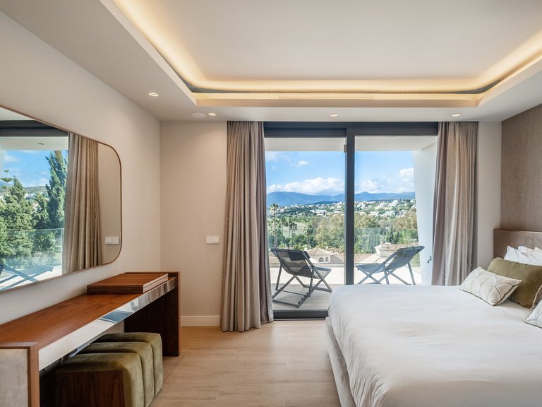 Villa for Sale in El Paraiso, Malaga 24