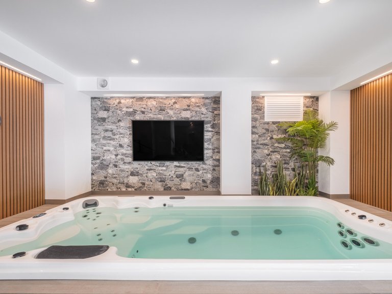 Villa for Sale in El Paraiso, Malaga 28