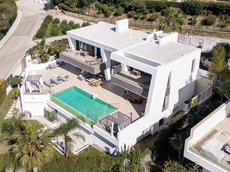 Villa for Sale in El Paraiso, Malaga 29