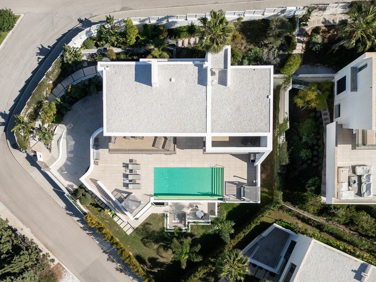 Villa for Sale in El Paraiso, Malaga 3