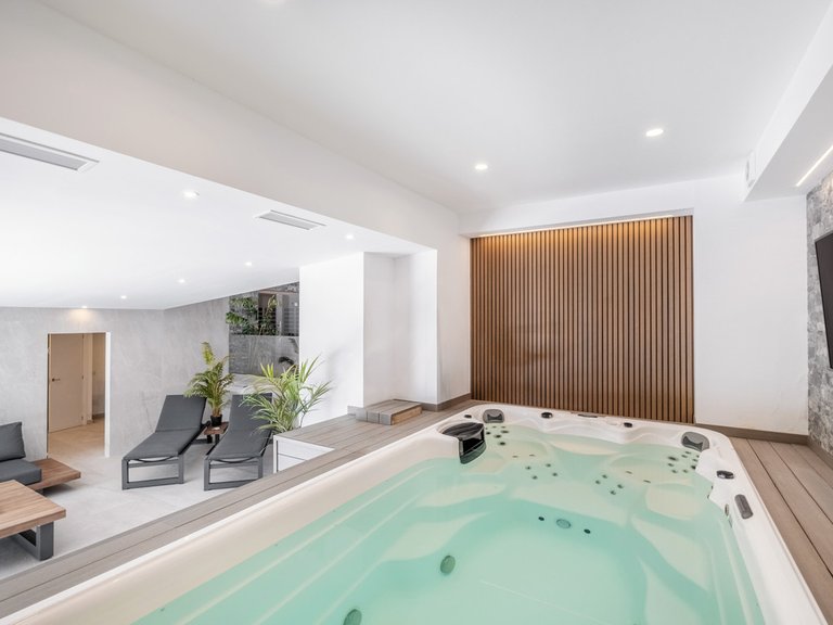 Villa for Sale in El Paraiso, Malaga 31