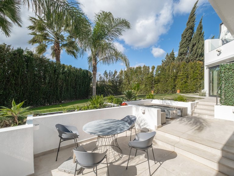 Villa for Sale in El Paraiso, Malaga 35