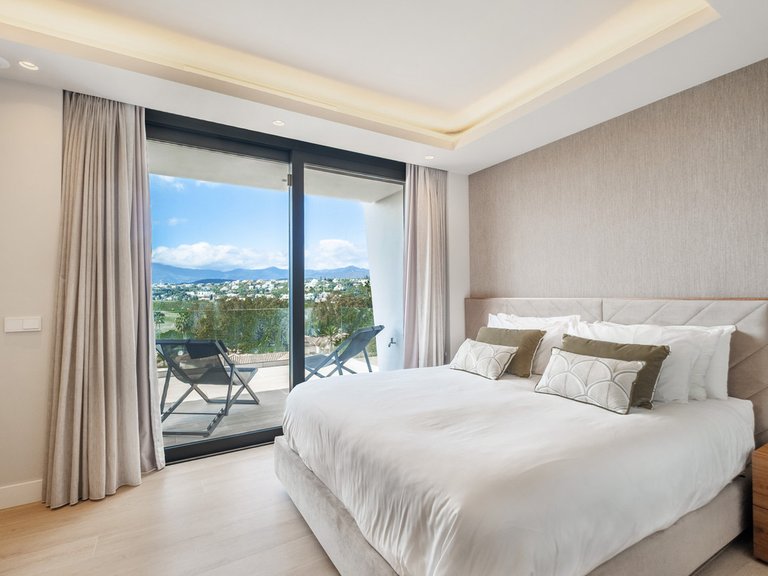 Villa for Sale in El Paraiso, Malaga 38