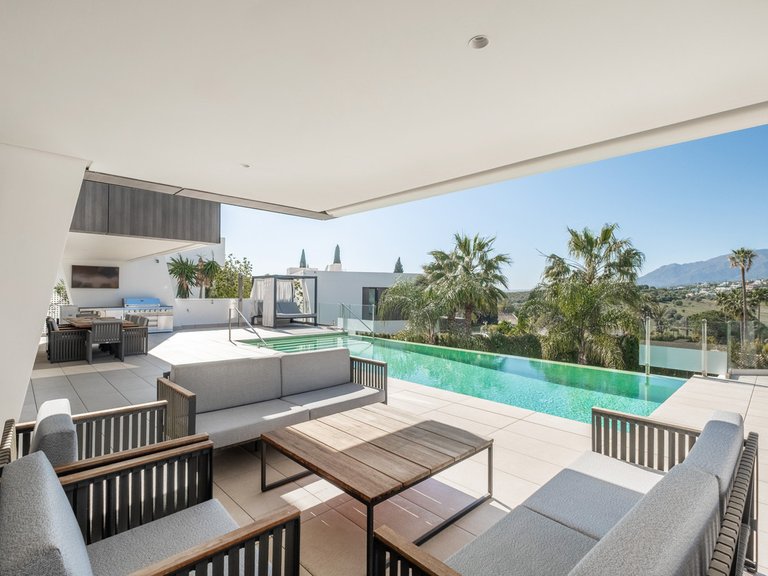 Villa for Sale in El Paraiso, Malaga 39