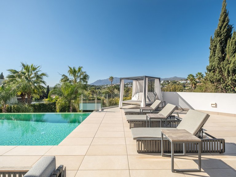 Villa for Sale in El Paraiso, Malaga 40