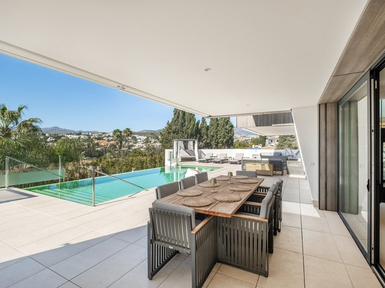 Villa for Sale in El Paraiso, Malaga 41