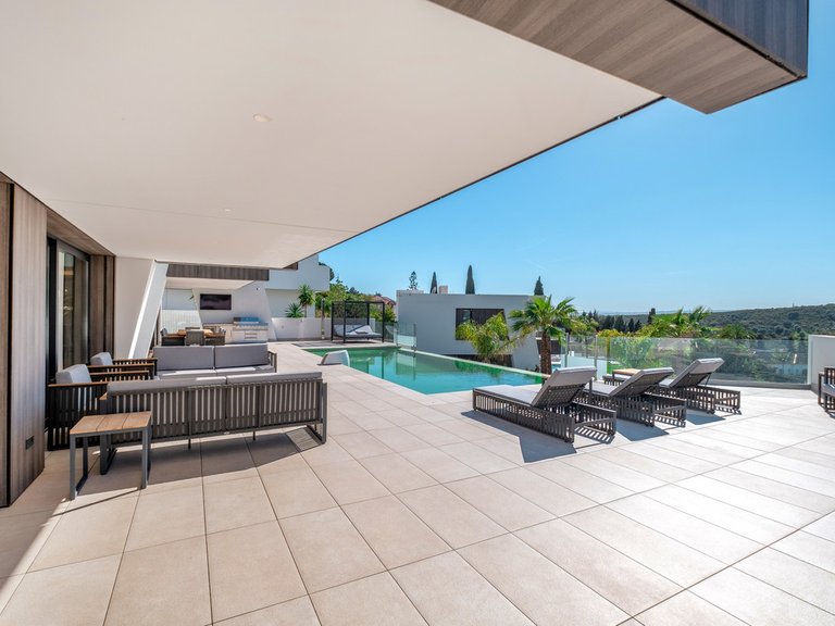 Villa for Sale in El Paraiso, Malaga 45