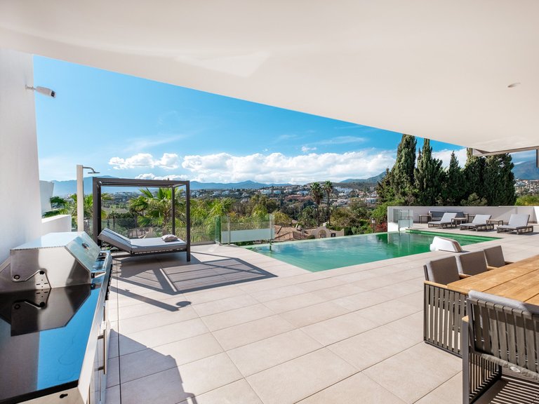 Villa for Sale in El Paraiso, Malaga 47
