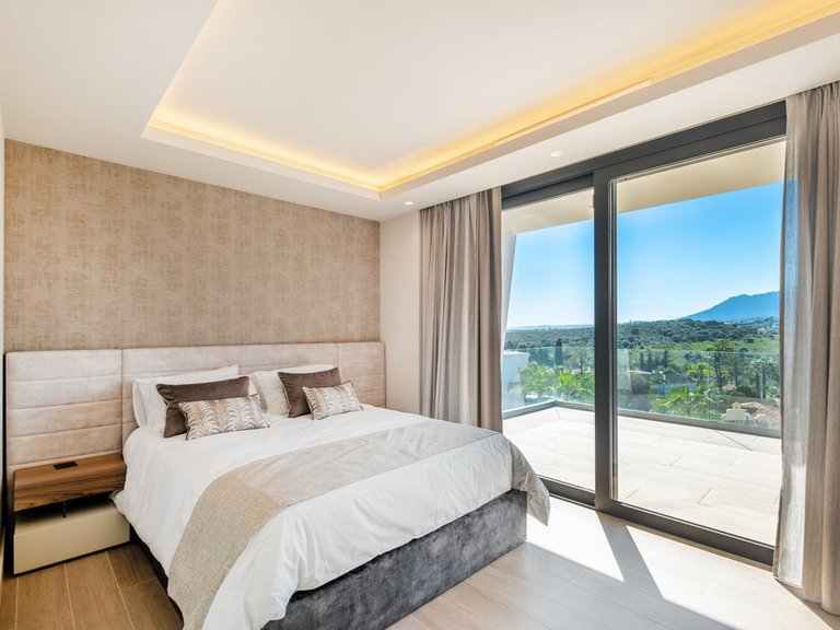 Villa for Sale in El Paraiso, Malaga 51