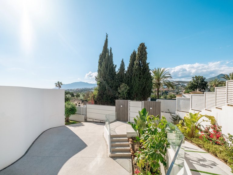 Villa for Sale in El Paraiso, Malaga 52
