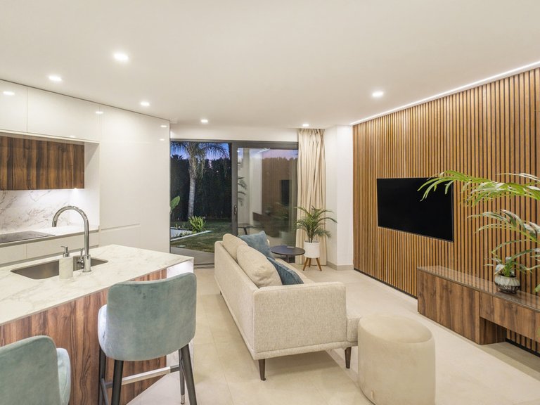 Villa for Sale in El Paraiso, Malaga 55