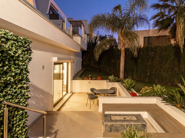 Villa for Sale in El Paraiso, Malaga 56