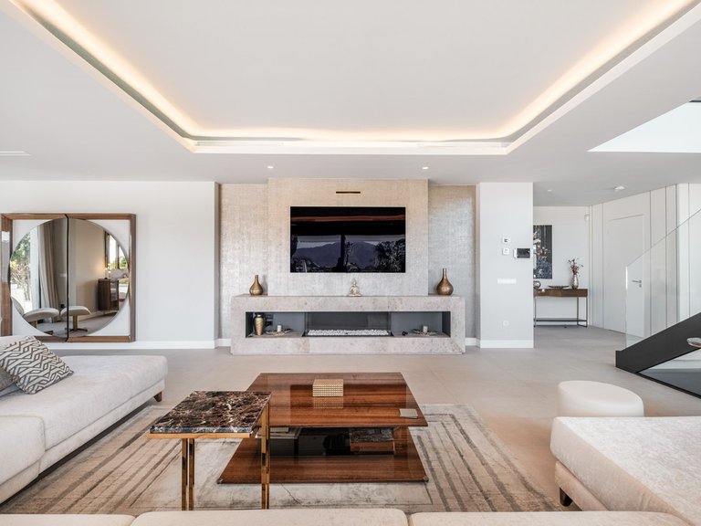 Villa for Sale in El Paraiso, Malaga 6