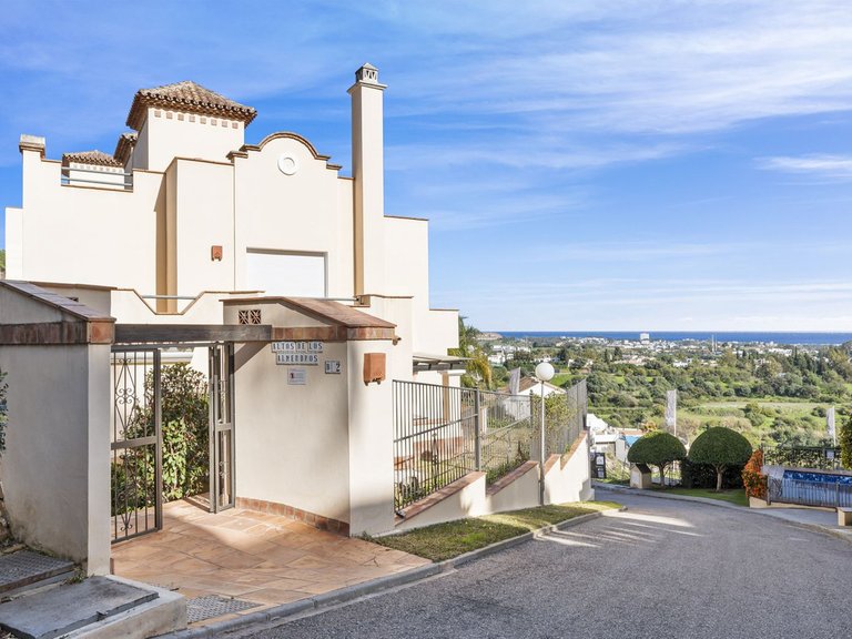Apartment for Sale in Los Almendros, Malaga 1