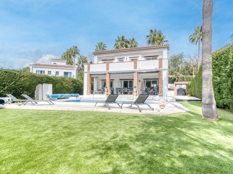 Villa for Sale in Calahonda, Malaga 1