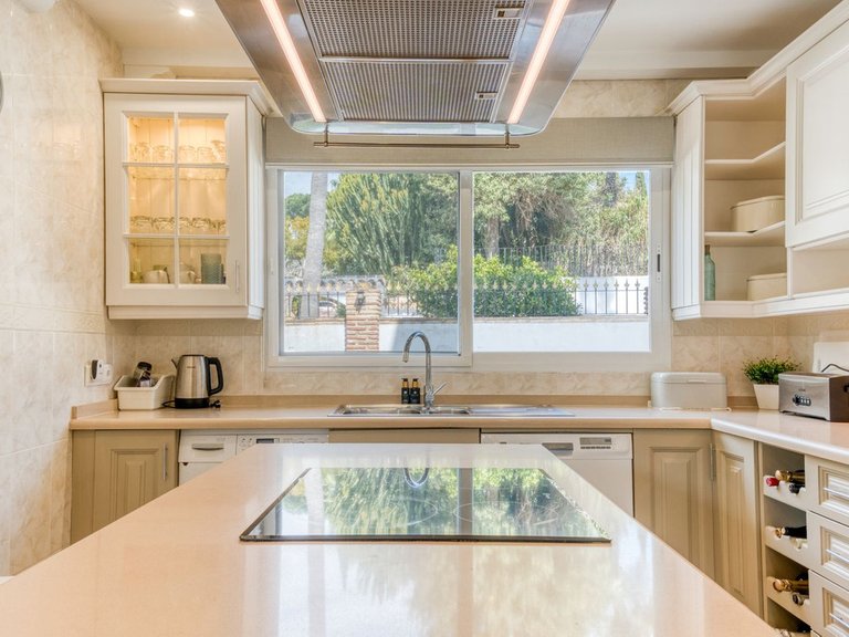Villa for Sale in Calahonda, Malaga 10