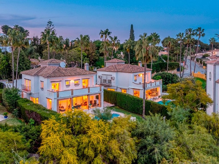 Villa for Sale in Calahonda, Malaga 12