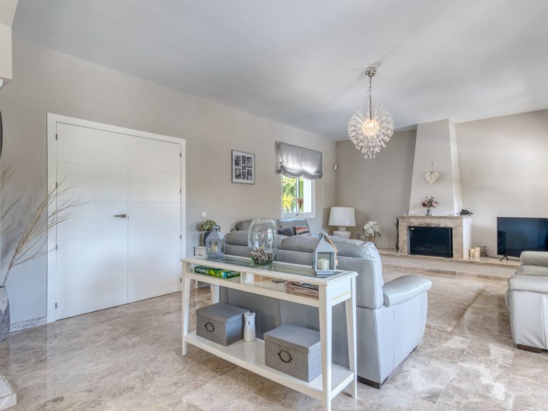 Villa for Sale in Calahonda, Malaga 13
