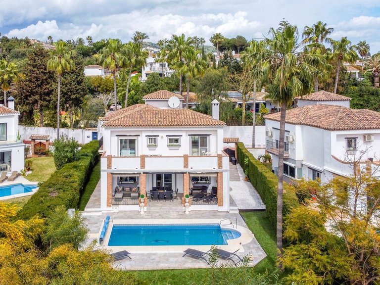 Villa for Sale in Calahonda, Malaga 31