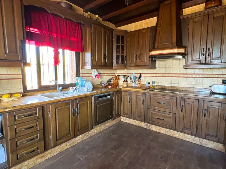Villa for Sale in Valtocado, Malaga 11