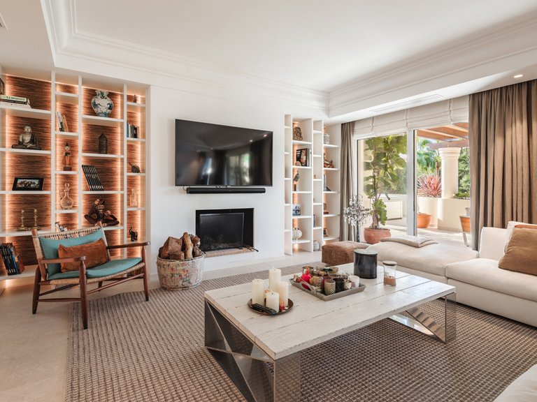 Apartment for Sale in Nueva Andalucía, Malaga 1