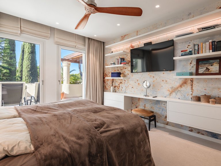Apartment for Sale in Nueva Andalucía, Malaga 12