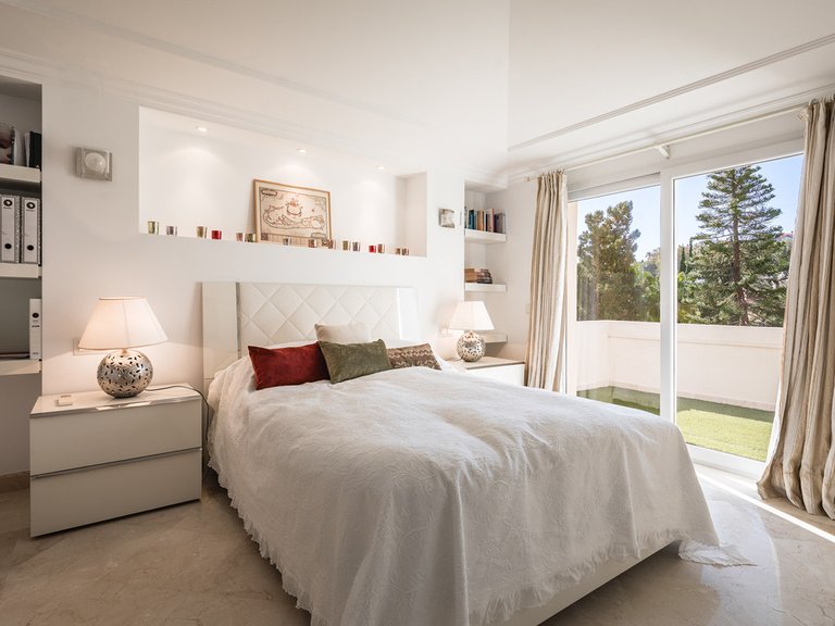 Apartment for Sale in Nueva Andalucía, Malaga 17