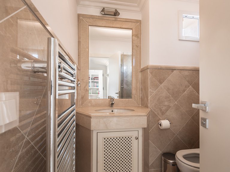 Apartment for Sale in Nueva Andalucía, Malaga 19
