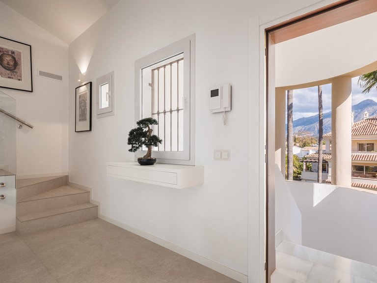 Apartment for Sale in Nueva Andalucía, Malaga 21