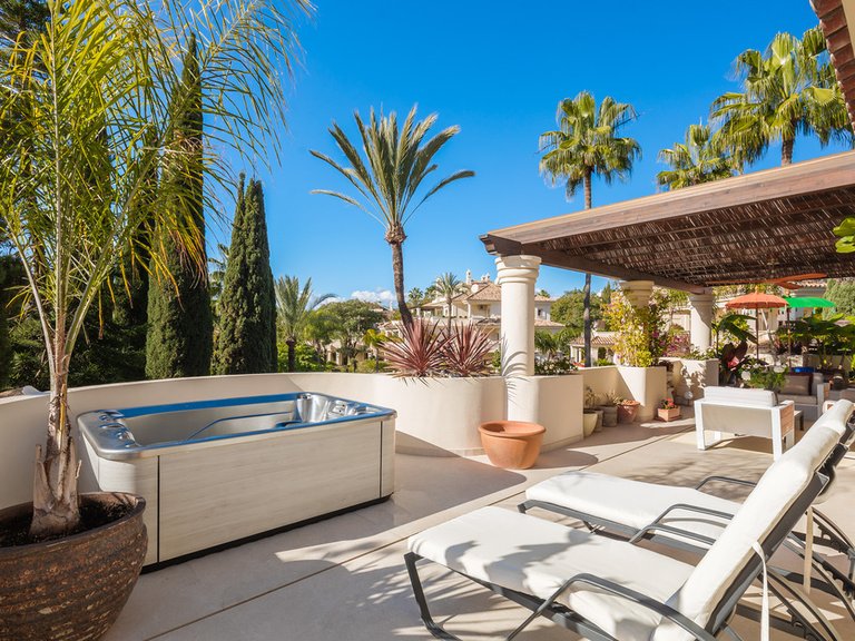 Apartment for Sale in Nueva Andalucía, Malaga 3