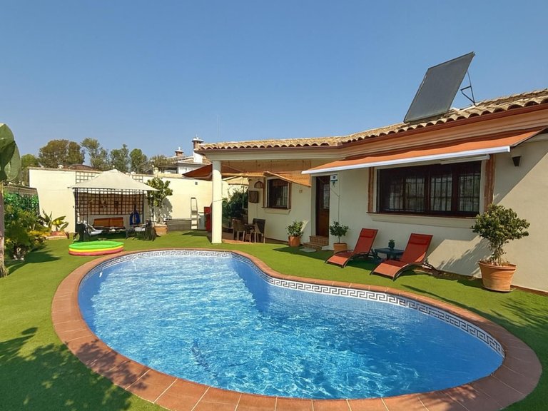Villa for Sale in Sierrezuela, Malaga 1