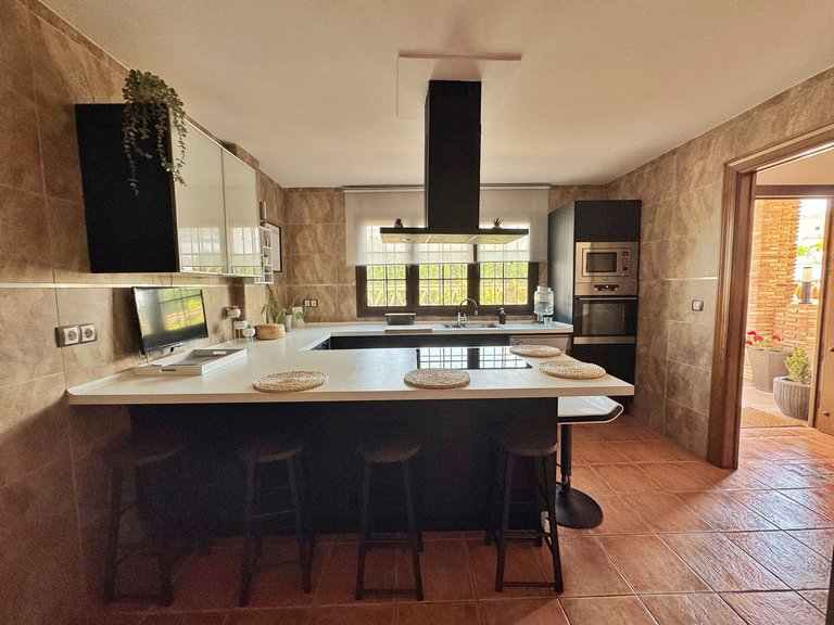 Villa for Sale in Sierrezuela, Malaga 10