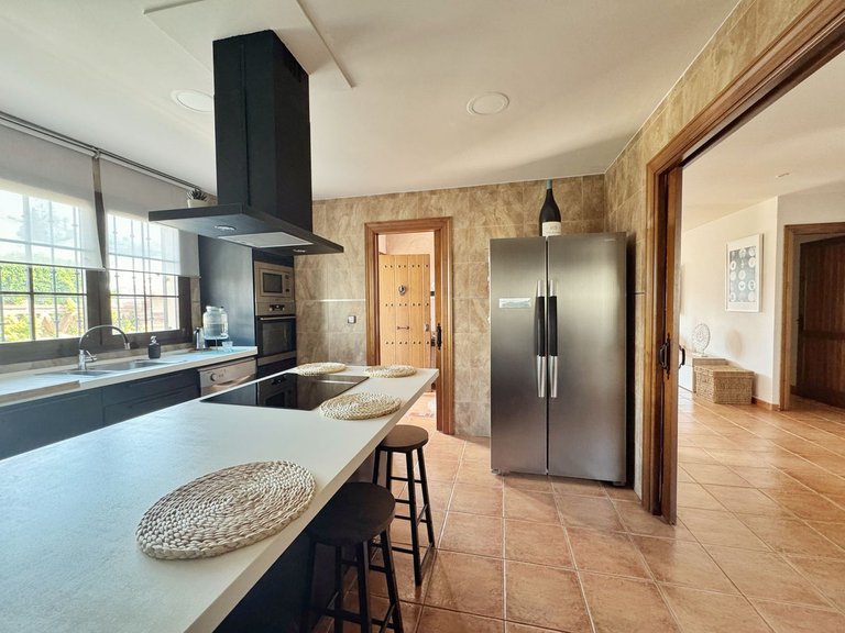 Villa for Sale in Sierrezuela, Malaga 11