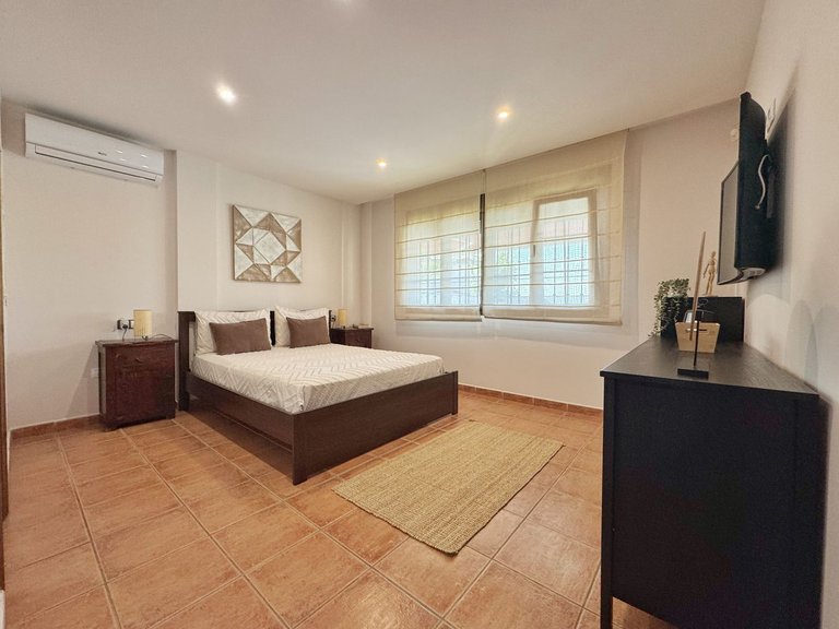 Villa for Sale in Sierrezuela, Malaga 12