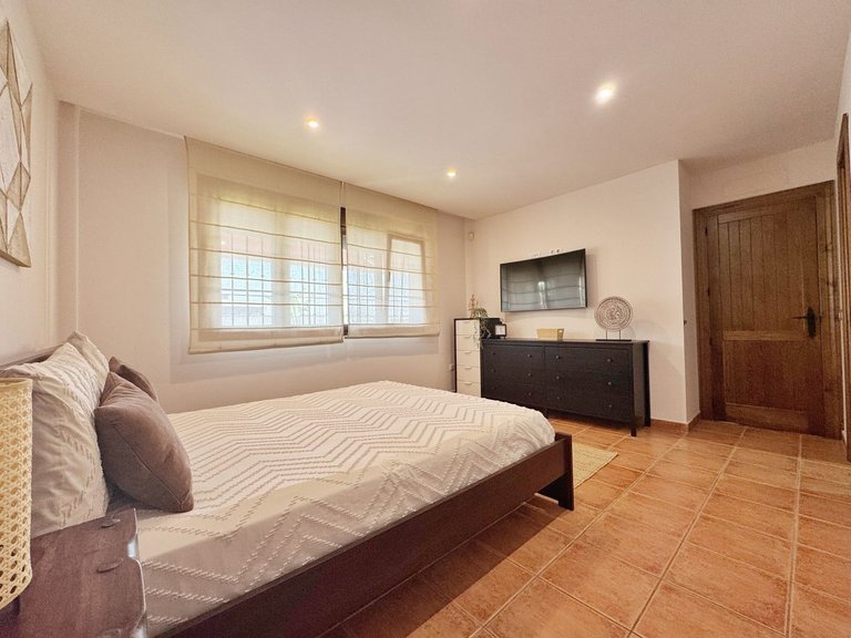 Villa for Sale in Sierrezuela, Malaga 13