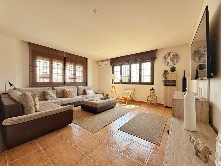 Villa for Sale in Sierrezuela, Malaga 4