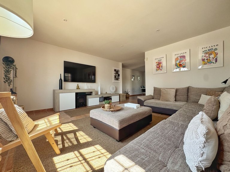 Villa for Sale in Sierrezuela, Malaga 5