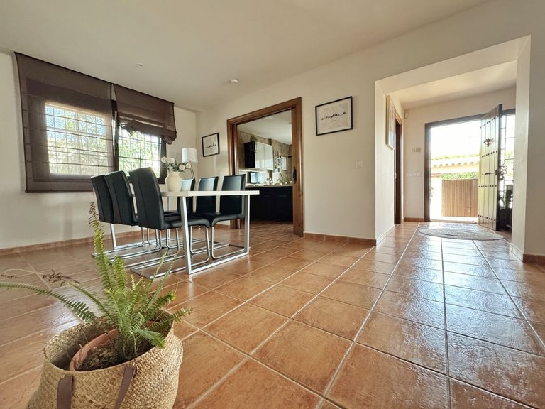 Villa for Sale in Sierrezuela, Malaga 6