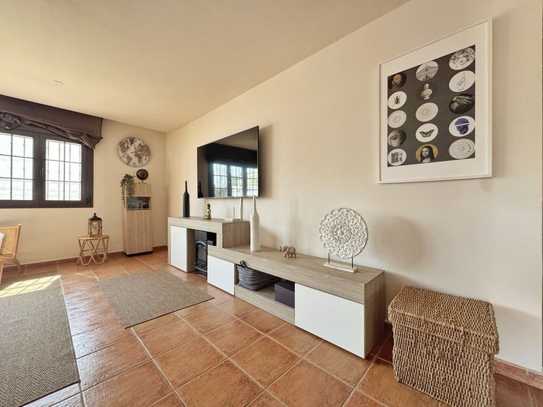 Villa for Sale in Sierrezuela, Malaga 7