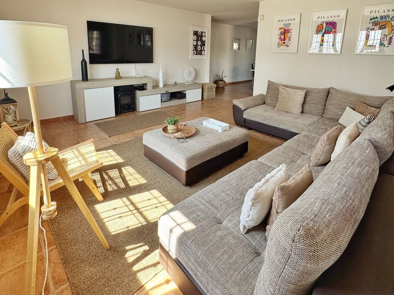 Villa for Sale in Sierrezuela, Malaga 8