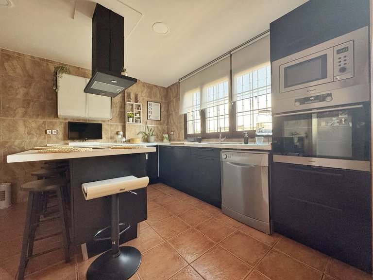 Villa for Sale in Sierrezuela, Malaga 9