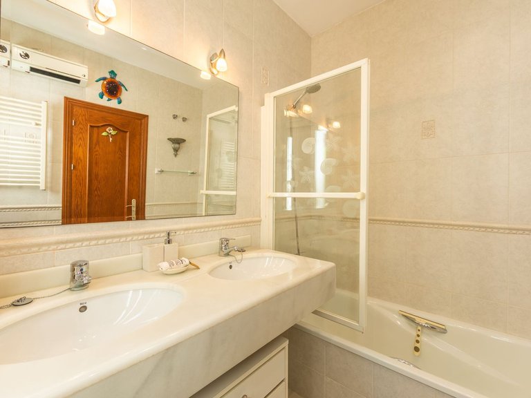 Villa for Sale in La Duquesa, Malaga 32