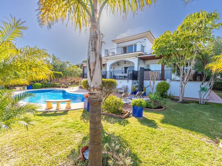 Villa for Sale in La Duquesa, Malaga 4