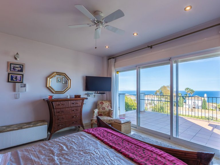 Villa for Sale in La Duquesa, Malaga 40