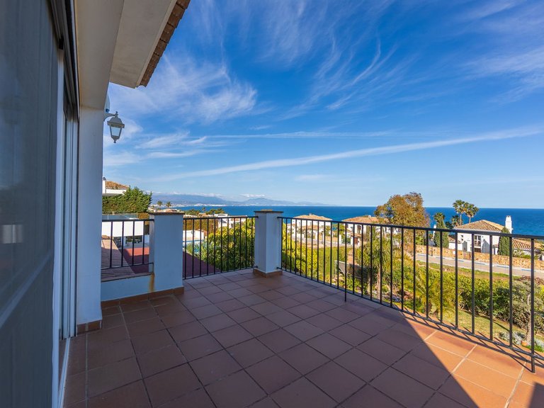 Villa for Sale in La Duquesa, Malaga 42