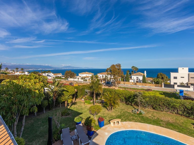 Villa for Sale in La Duquesa, Malaga 44