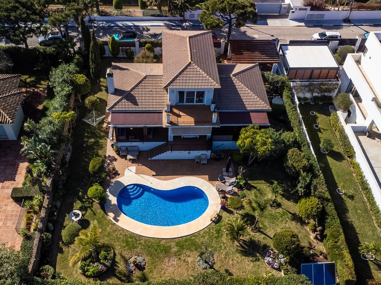 Villa for Sale in La Duquesa, Malaga 5