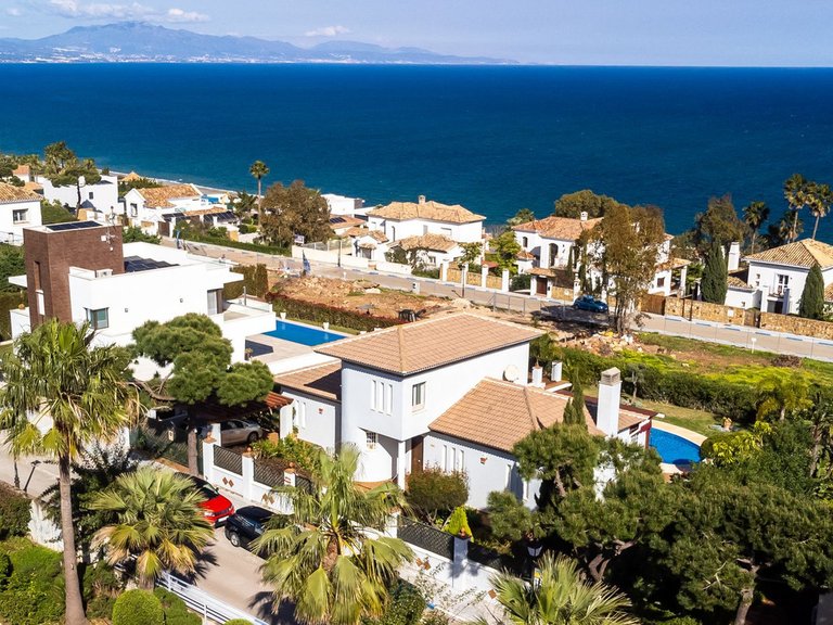 Villa for Sale in La Duquesa, Malaga 6