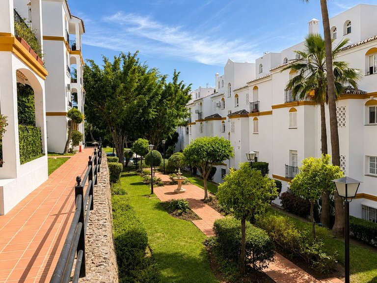 Apartment for Sale in Atalaya, Malaga 16